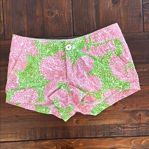 Lilly Pulitzer Walsh shorts in Limeade Cheat Ya. Size 2. GUC.